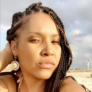 Meet your Posher, Latoya